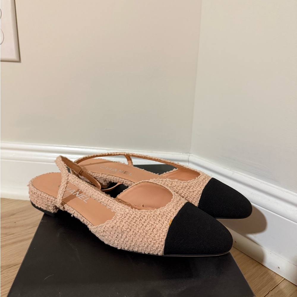 CHANEL Pink Tweed Cap Toe Flats Size 39